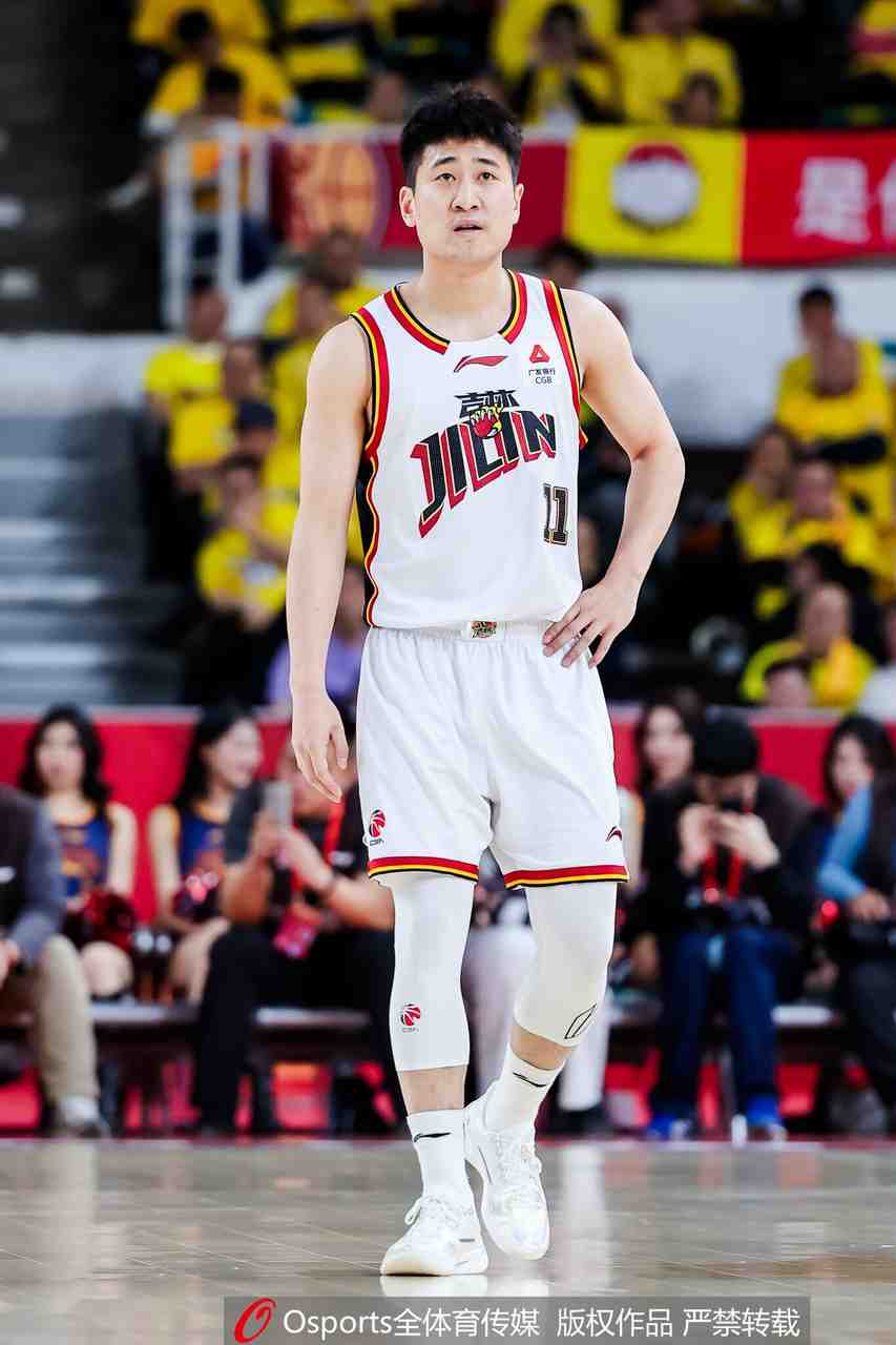 三分没开！姜伟泽14投5中&三分7中1得到19分3板8助1断