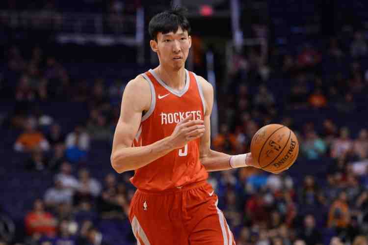 6分2板！周琦回顾NBA高光时刻：虽然是垃圾时间上场 但是很开心